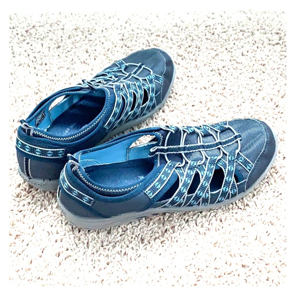 Sketchers memory foam sandal shoes